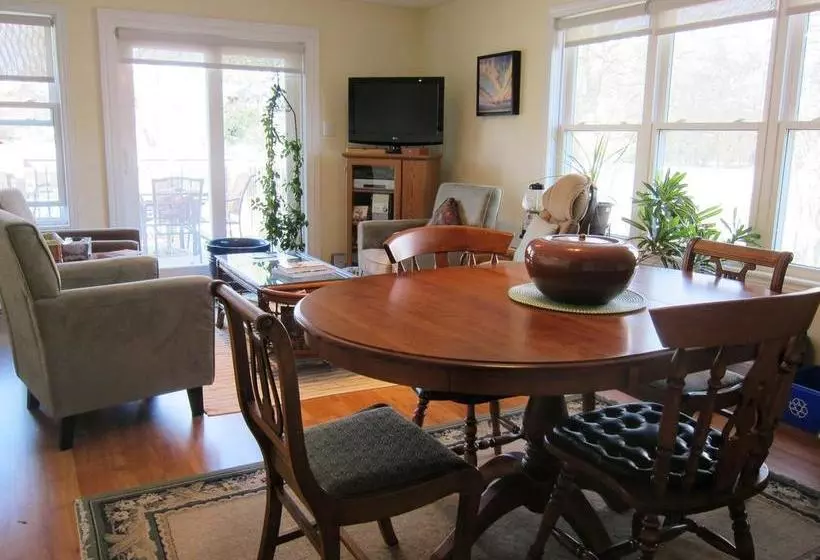 Hotelli Twin Pines Bed And Breakfast