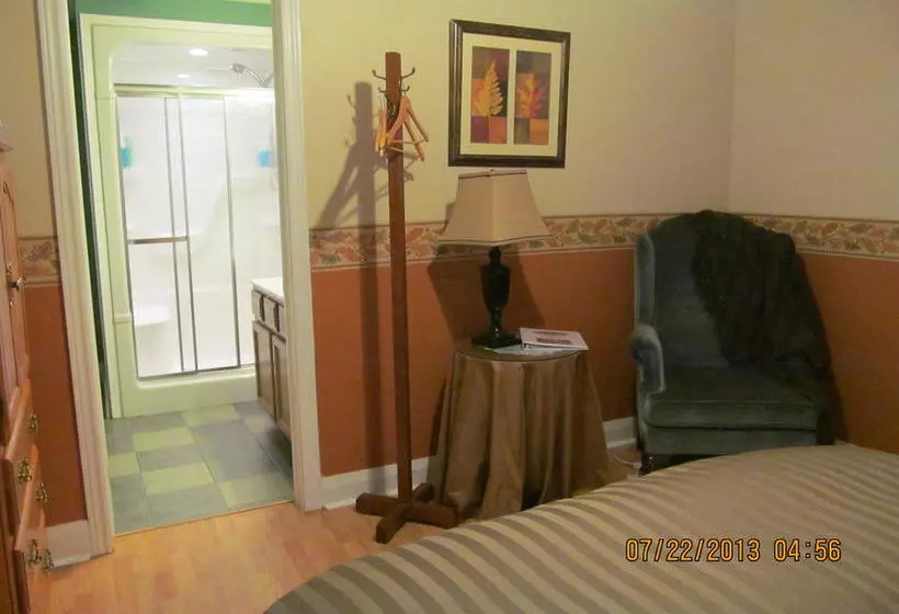 Hotelli Twin Pines Bed And Breakfast