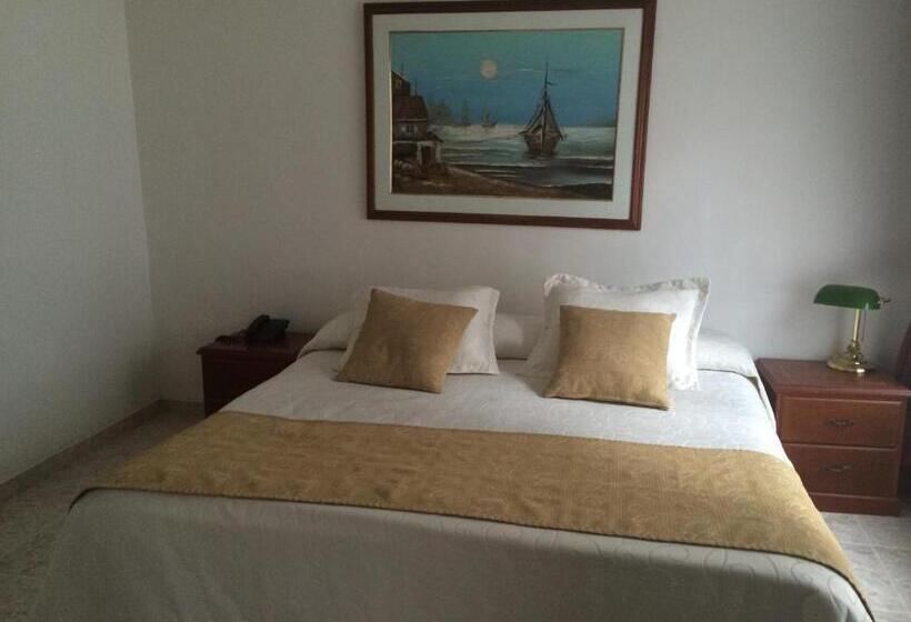 בית מלון כפרי Bolivar Plaza