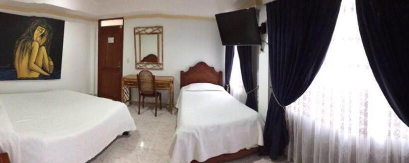 בית מלון כפרי Bolivar Plaza