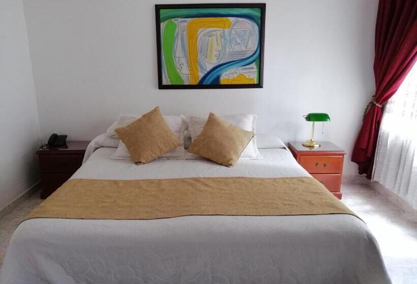 בית מלון כפרי Bolivar Plaza