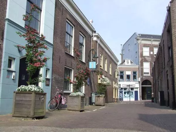 هتل Guesthouse De Utrechtsche Dom