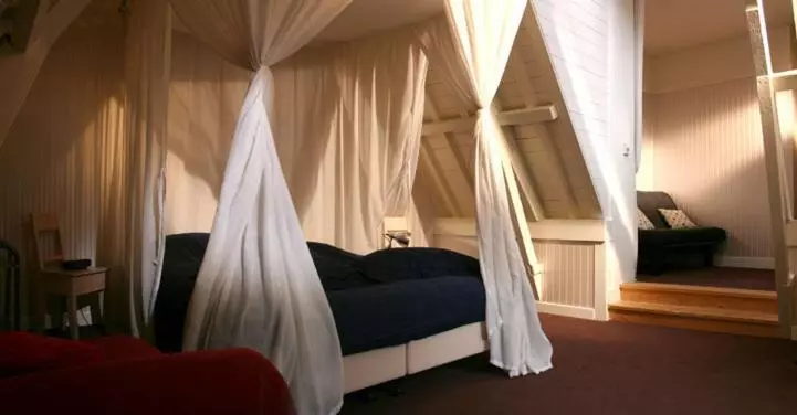 هتل Guesthouse De Utrechtsche Dom