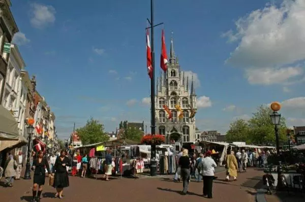 هتل Guesthouse De Utrechtsche Dom