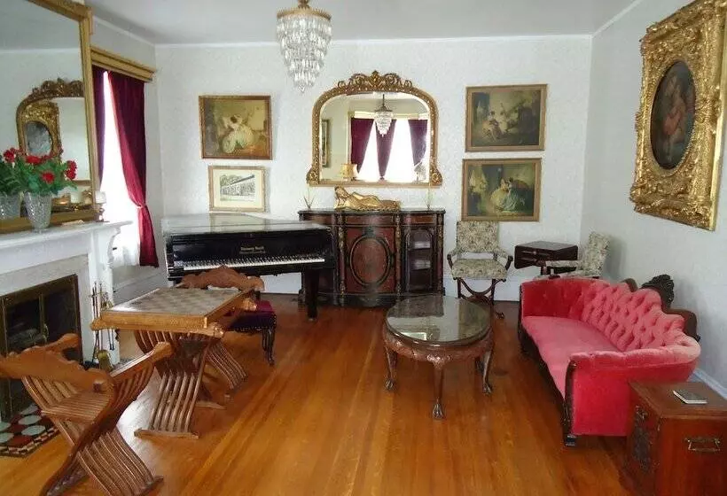 ホテル Governor's Mansion Inn