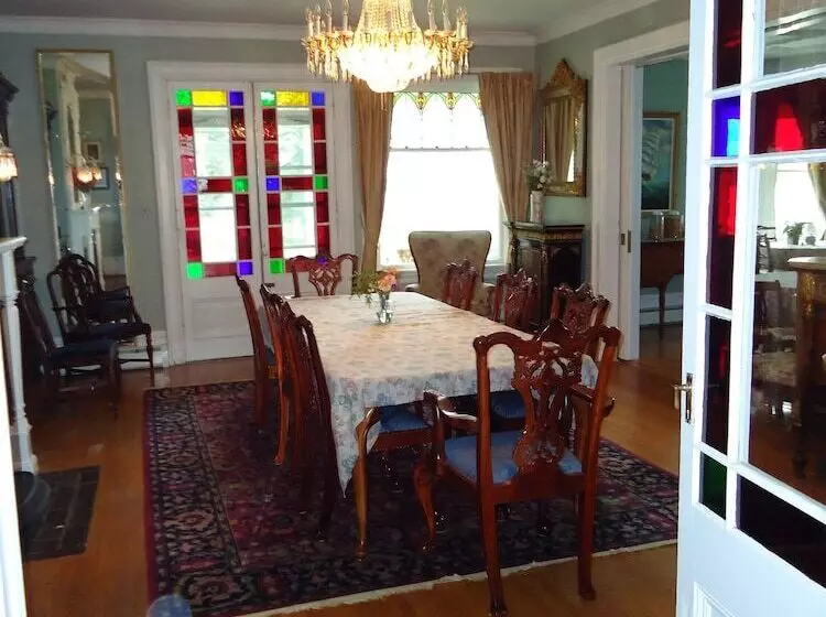 ホテル Governor's Mansion Inn