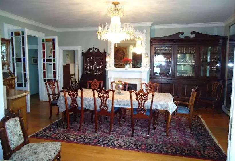 ホテル Governor's Mansion Inn