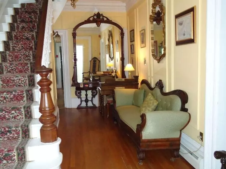 ホテル Governor's Mansion Inn