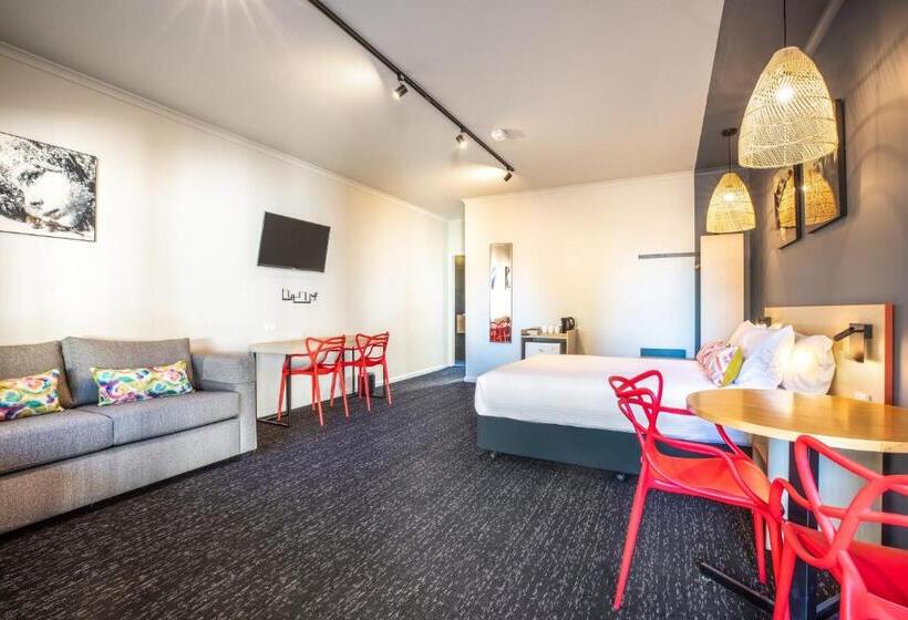 Отель Nightcap At Monash