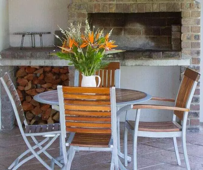هتل Paddabult Self Catering Cottages