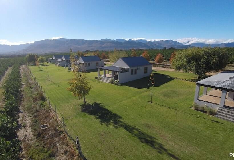 Hotelli Paddabult Self Catering Cottages