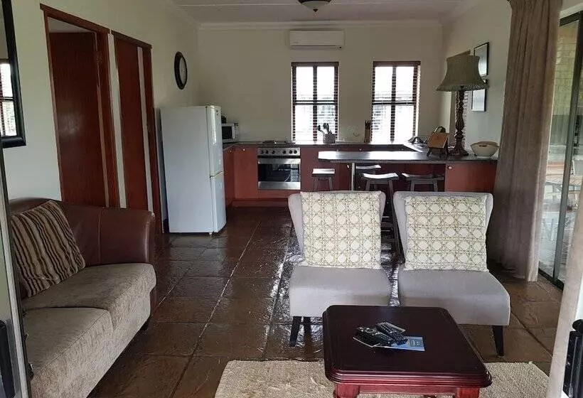 هتل Paddabult Self Catering Cottages
