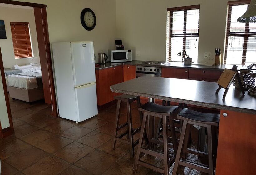 Hotelli Paddabult Self Catering Cottages