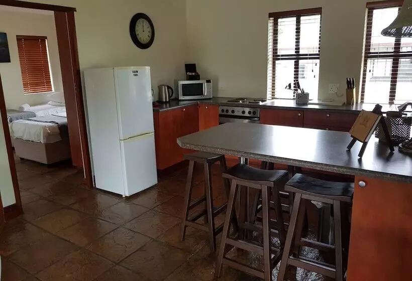 هتل Paddabult Self Catering Cottages