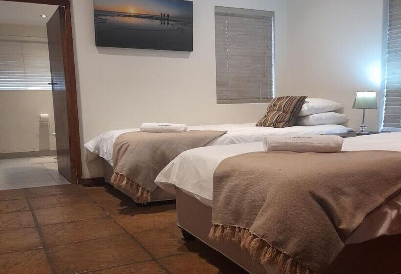 Hotelli Paddabult Self Catering Cottages