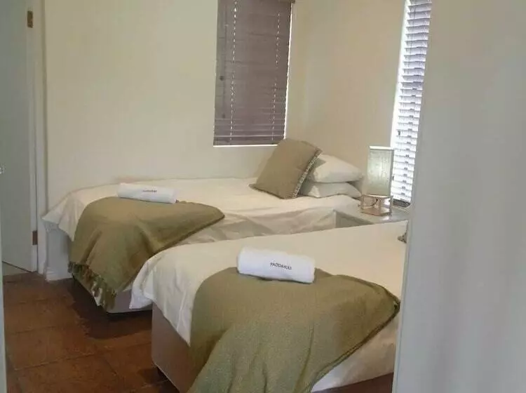 هتل Paddabult Self Catering Cottages