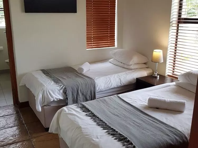 هتل Paddabult Self Catering Cottages