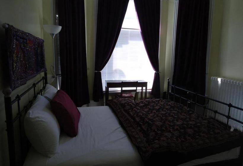 فندق Spadina 11 Guesthouse