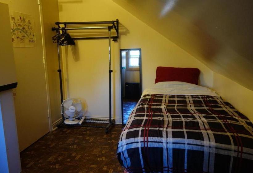 فندق Spadina 11 Guesthouse