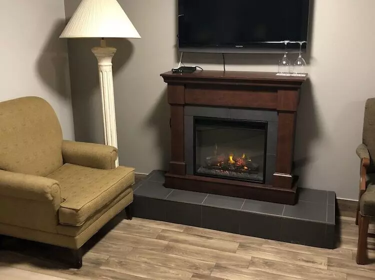 هتل Talbot Trail Inn & Suites