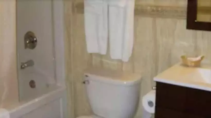 هتل Talbot Trail Inn & Suites