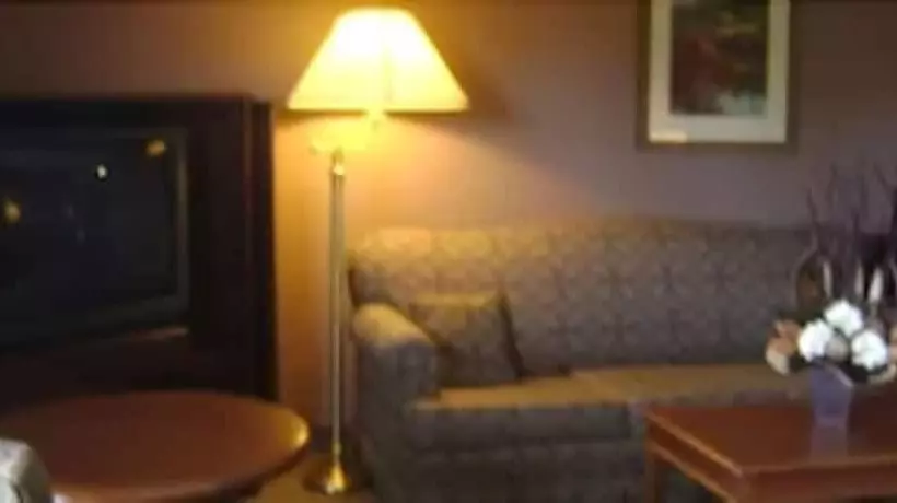 هتل Talbot Trail Inn & Suites