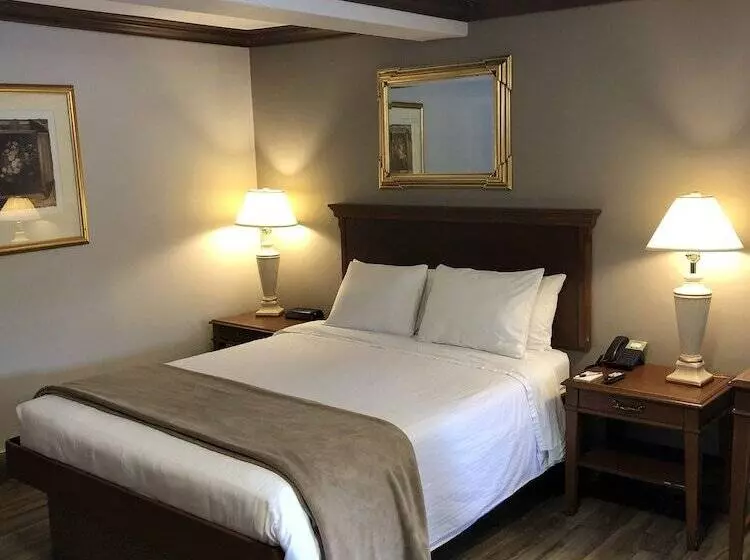 هتل Talbot Trail Inn & Suites