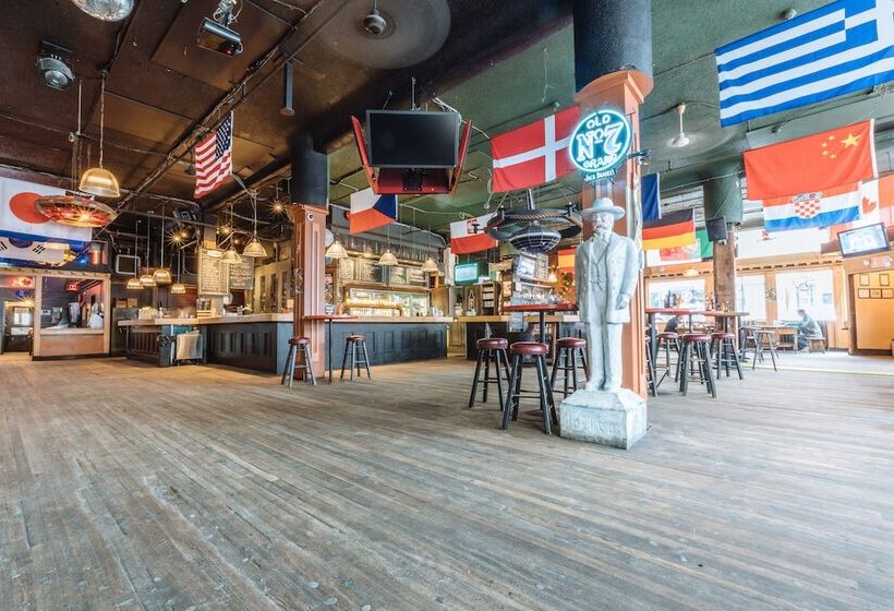 호텔 The Cambie Hostel Gastown