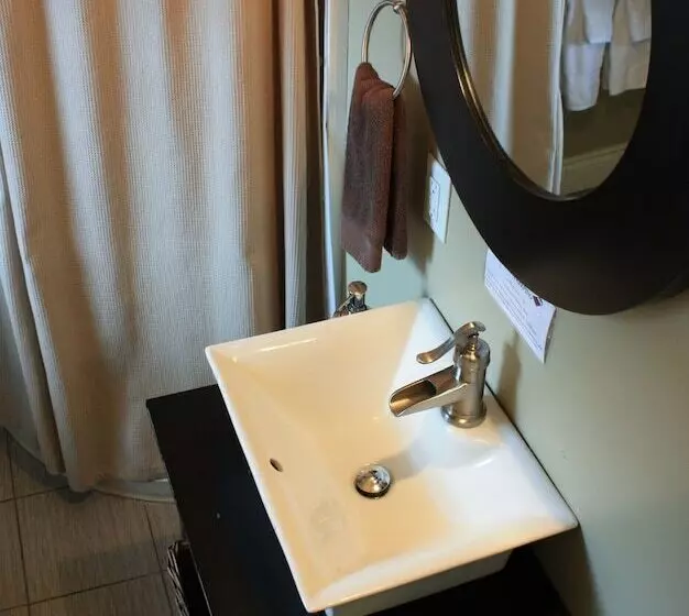 ホテル The Duckworth Inn