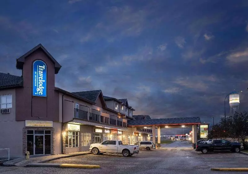 ホテル Travelodge By Wyndham Wetaskiwin