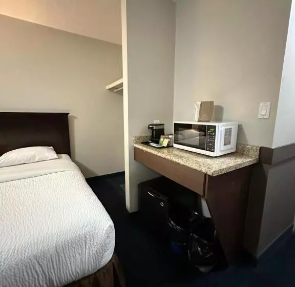 ホテル Travelodge By Wyndham Wetaskiwin