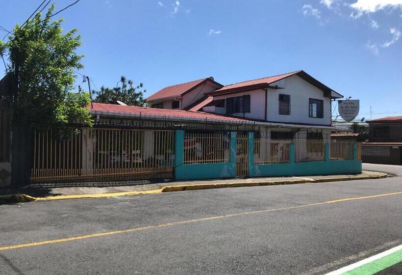 In The Wind Hostel And Guesthouse