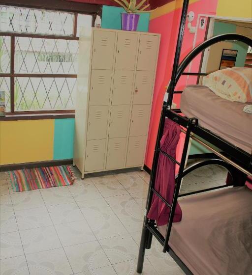 In The Wind Hostel And Guesthouse