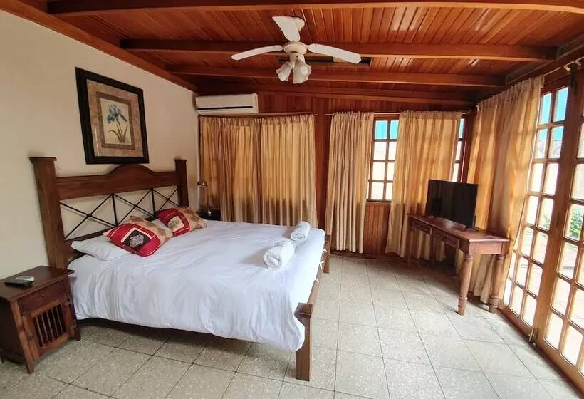 Turrialba Bed & Breakfast