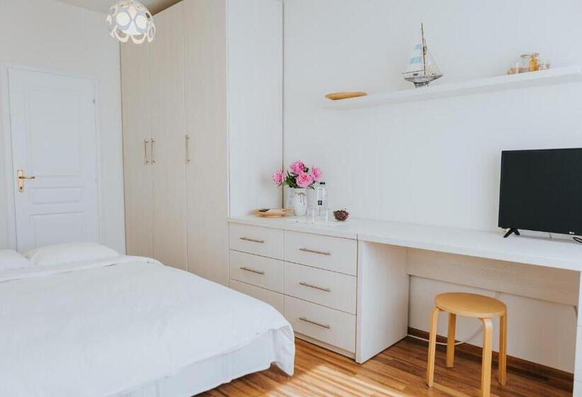 تختخواب و صبحانه Camelia's Cozy Place