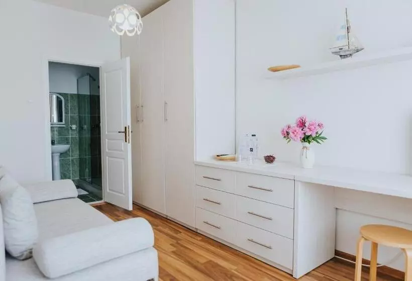 تختخواب و صبحانه Camelia's Cozy Place