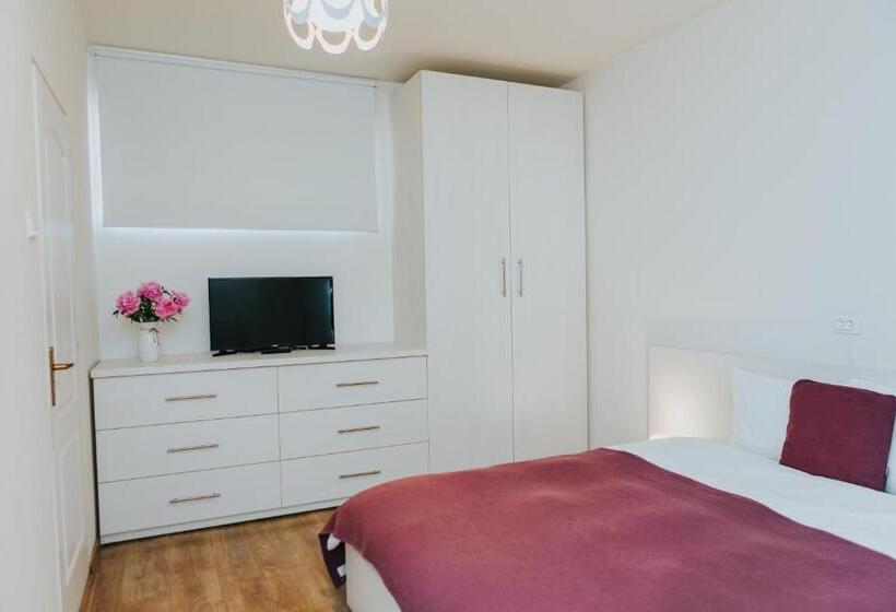 تختخواب و صبحانه Camelia's Cozy Place