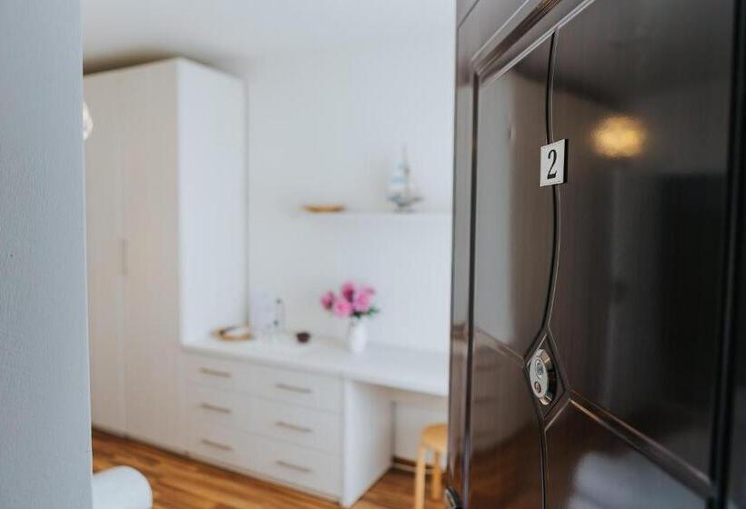 تختخواب و صبحانه Camelia's Cozy Place