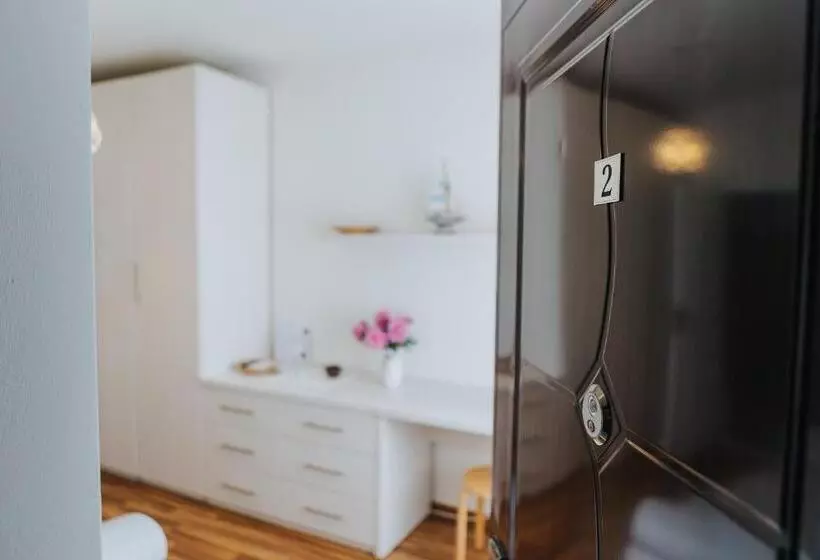 تختخواب و صبحانه Camelia's Cozy Place