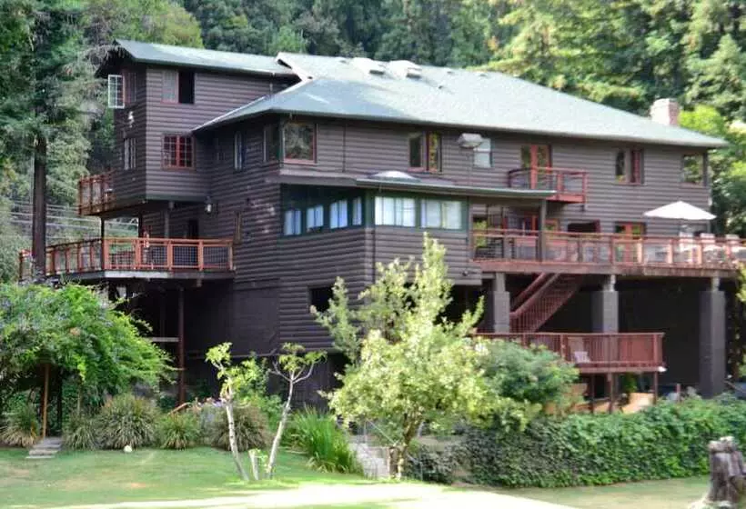 ホテル Guerneville Lodge