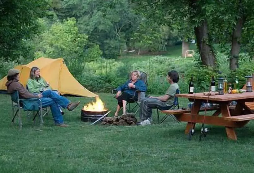 ホテル Guerneville Lodge
