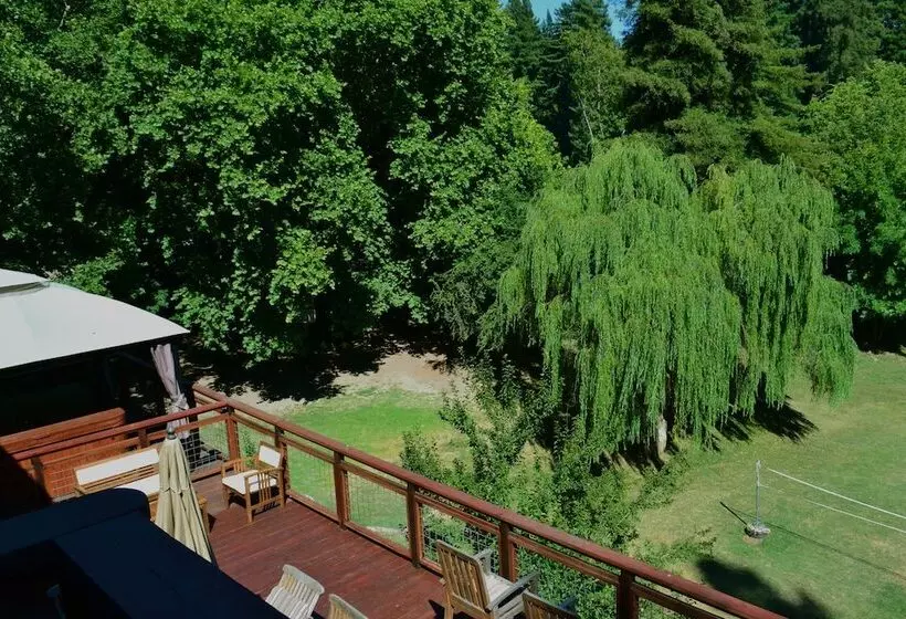 ホテル Guerneville Lodge
