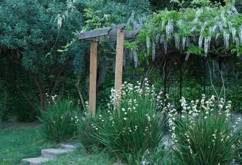 ホテル Guerneville Lodge