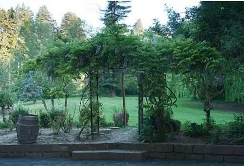 ホテル Guerneville Lodge
