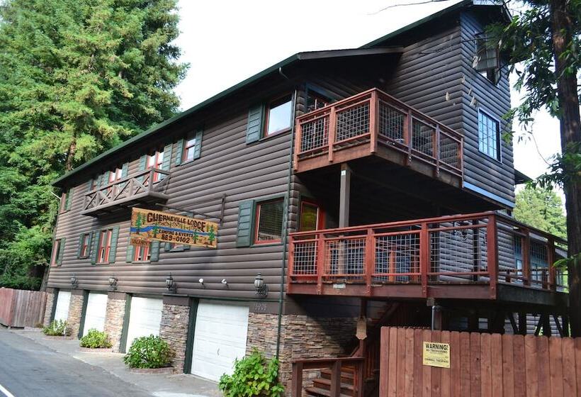 호텔 Guerneville Lodge