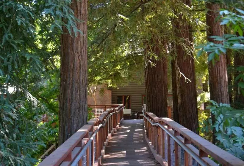 ホテル Guerneville Lodge