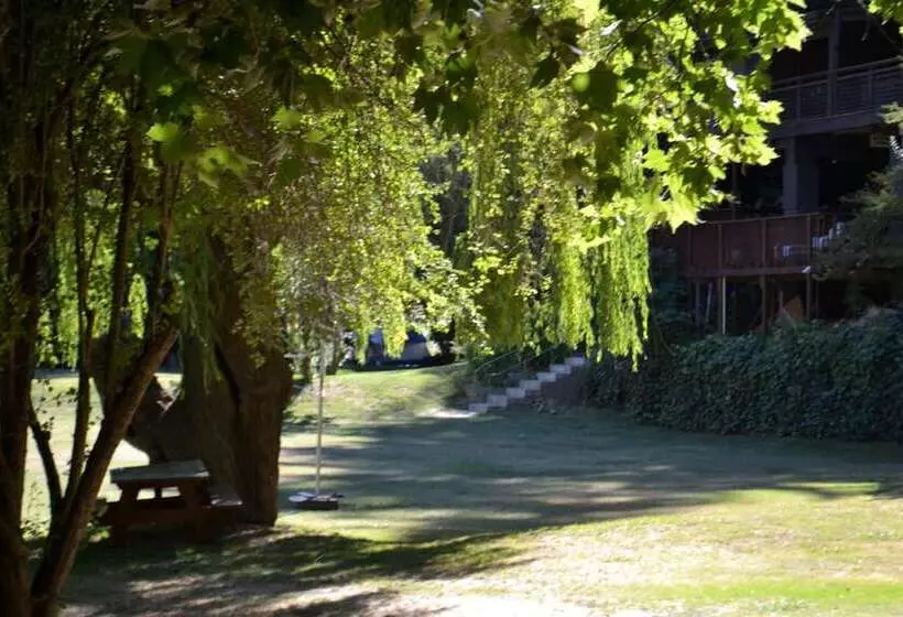 ホテル Guerneville Lodge