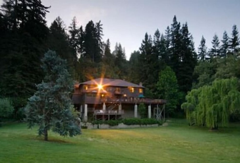 호텔 Guerneville Lodge
