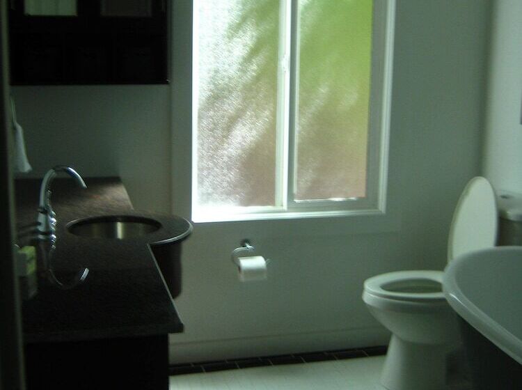 호텔 Guerneville Lodge