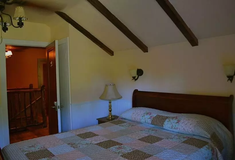 ホテル Guerneville Lodge